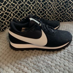 Suede Nike Pre Love O.X. Women’s Shoe